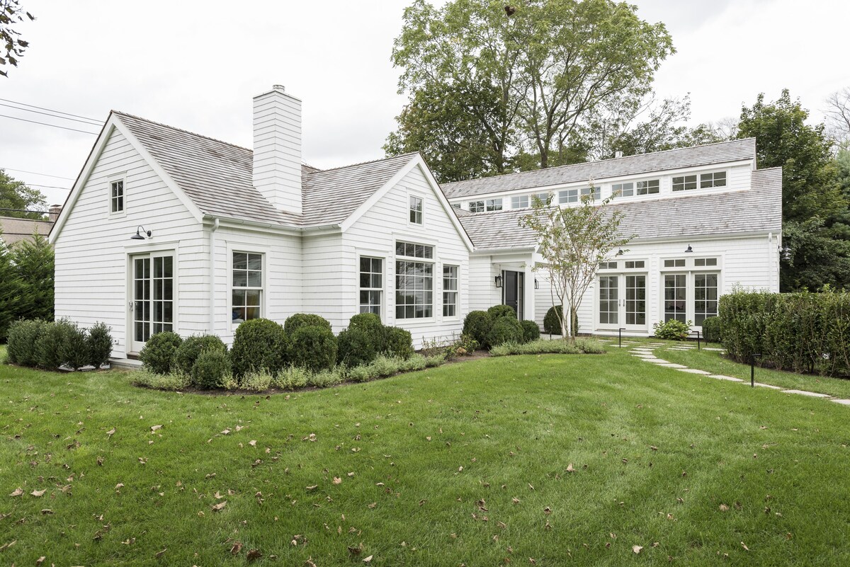 Stunning Hampton Holiday Family Fantasy for your Team