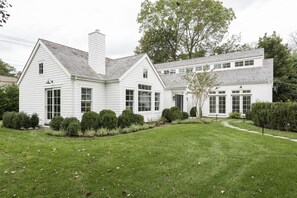 Transitional updated take on classic farm with a rich history in East Hampton