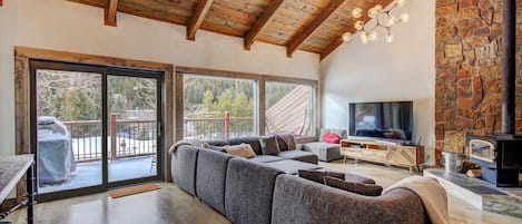 Eagle Ridge Escape - a SkyRun Breckenridge Property - Walk out private porch off living room
