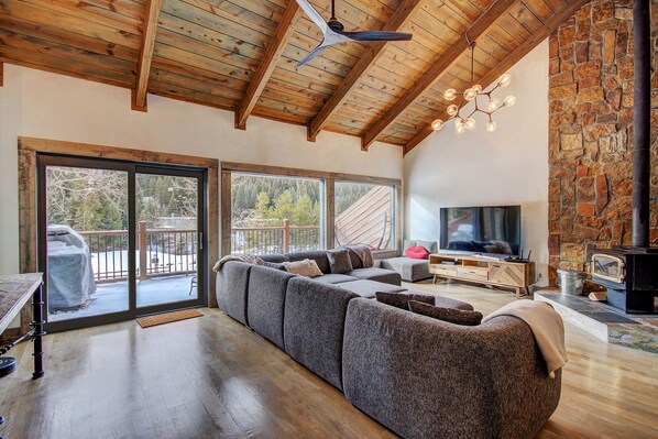 Eagle Ridge Escape - a SkyRun Breckenridge Property - Walk out private porch off living room