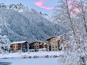 La résidence**** "La Cordée", sur les berges du lac de Champraz