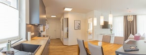 Holiday-Home-Grimming-Lodges-Tauplitz-Distel-diningroom-kitchen