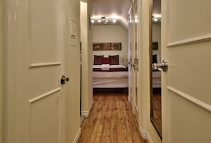 Suite Cartier - Hallway from 1 Bedroom to 2nd Bedroom
