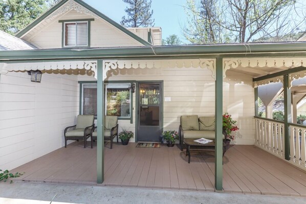 Cabin front porch