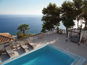 Private pool