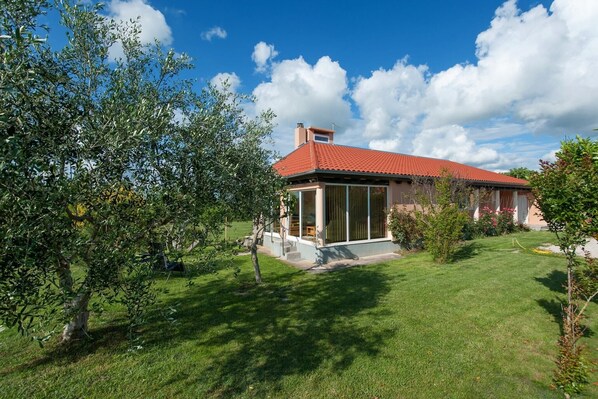 Außenseite Ferienhaus [Sommer]