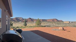 BBQ on the back patio and enjoy the spetacular views and incredible stargazing opportunities