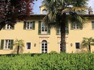 Apartamento en Villa del 700 en Turín con terraza y jardín