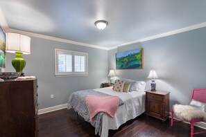 Middle bedroom