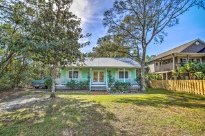 Spacious Yard | Kayaks | Outdoor Shower | Single-Story Home