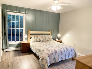 Master bedroom in the main floor with Queen size bed and on suite bathroom 