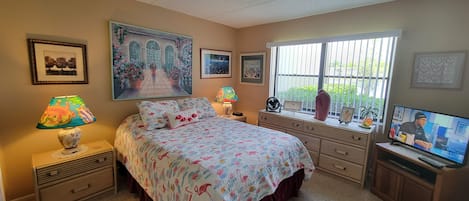 Queen bed with walk in closet