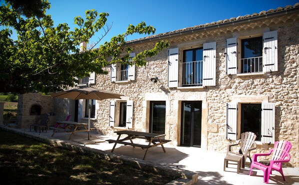 Le Mas Provençal, en pierre 