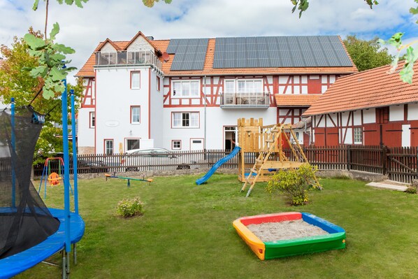 Children’s play area – outdoor