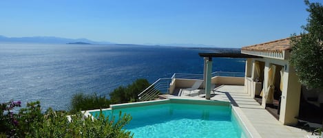 Villa with pool for rent in Sardinia