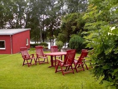 Cottage directly on the lake with boat to 6 pers., Many mushrooms, fishing area, swimming