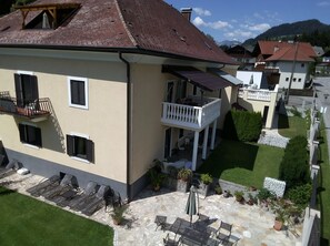 Nordost-Seite mit Gartenap. u Piazzetta u Liegen für alle Gäste