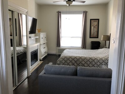 NEW LISTING! ♥ Riverview Suite on the Niagara Parkway!
