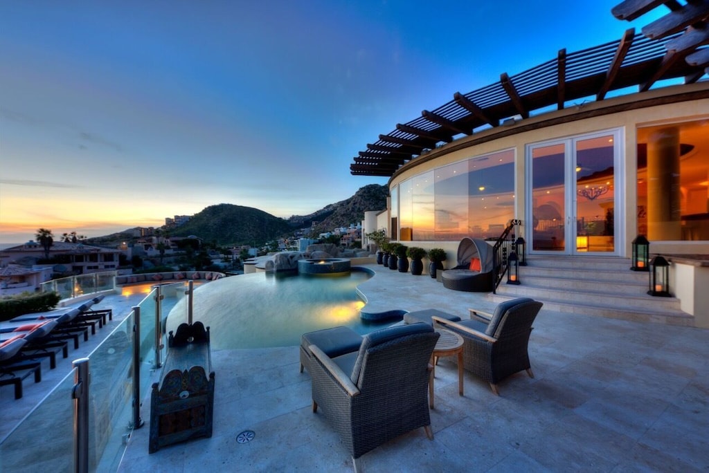 Spectacular 7 Bedroom Oceanview Villa in Pedregal; Walk to the Beach; Spa access
