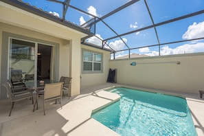 Cozy pool and spacious area to relax with your family.