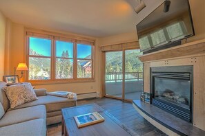 Airy and bright one bedroom condo in River Run Village