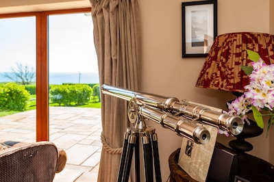 3 BEDROOM , 2 BATH Sleeps 8 - WILD ATLANTIC WAY, WITH OCEAN VIEWS ,KINSALE, CORK