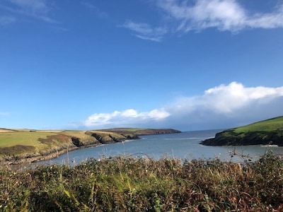 3 BEDROOM , 2 BATH Sleeps 8 - WILD ATLANTIC WAY, WITH OCEAN VIEWS ,KINSALE, CORK