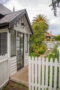 Gatehouse on Stoke is a fully modernised cosy and inviting Heritage cottage.