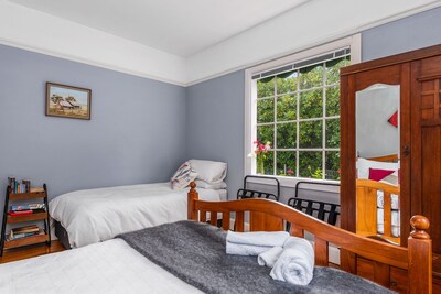 Gatehouse on Stoke is a fully modernised cosy and inviting Heritage cottage.