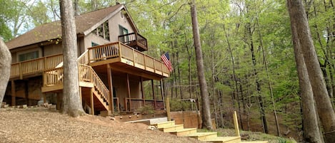 VIEW OF THE HOUSE FACING THE LAKE