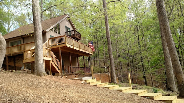 VIEW OF THE HOUSE FACING THE LAKE