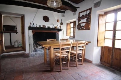 Ancient house in the village, in the green, equipped with everything, for couples or families of 5