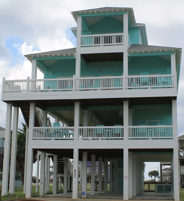 Street view of Coconut 🌴 Sunrise 🌅 
Mezzanine Deck. Main Deck. And Top Deck