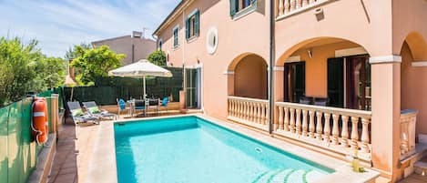 Accommodation with private pool in Playa de Muro.