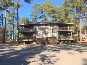 201 Foxkroft Dr. Foxfire Village 2B/2B Sleeps 6 Golf and Swimming Pool