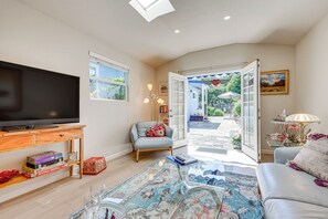 Living Room | Central Heating | Wall A/C Unit | Free WiFi | Books
