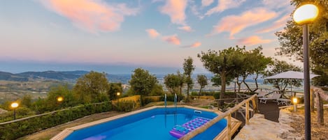 Property, Swimming Pool, Real Estate, Sky, House, Resort, Estate, Vacation, Tree, Building