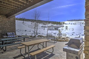 Community Space | Gas Grills | Picnic Tables | Ski-in/Out