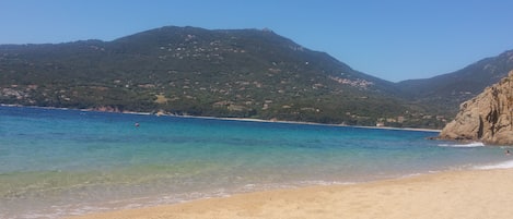 Plage à 2 minutes de la résidence Propriano