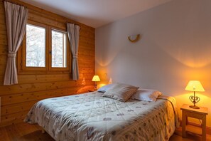 The bedroom may feature a variety of bedding options! Please do let us know if you have a preference.