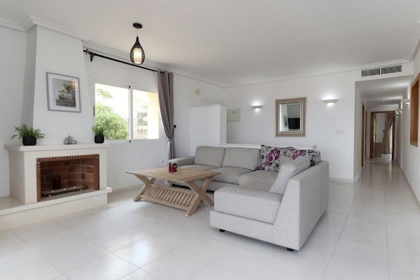 Beautifully Presented Living Area & Apartment Throughout