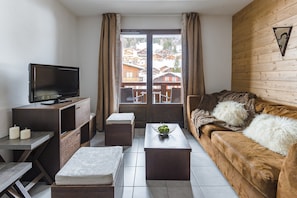 Come and stay in our cozy apartment in Les Gets, which may be a duplex!