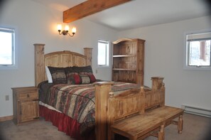 Master Bedroom with Queen bed