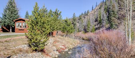 Gorgeous, peaceful setting right on the river