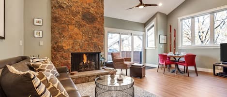 Living room and fireplace.  Breakfast table with view of mountains.  Beautiful!!