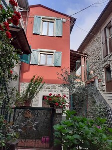 Ferienhaus in kleinem Bergdorf im ligurisch-toskanischen Grenzgebiet