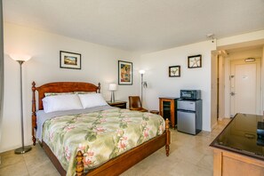 Queen Bed Studio