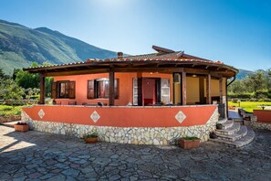 Außenseite Ferienhaus [Sommer]