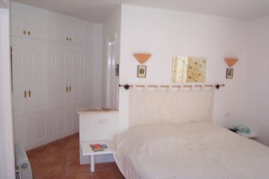 Schlafzimmer 1
Sleeping Room 1
Dormitorio 1