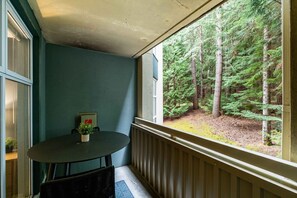 Private balcony: Forest view